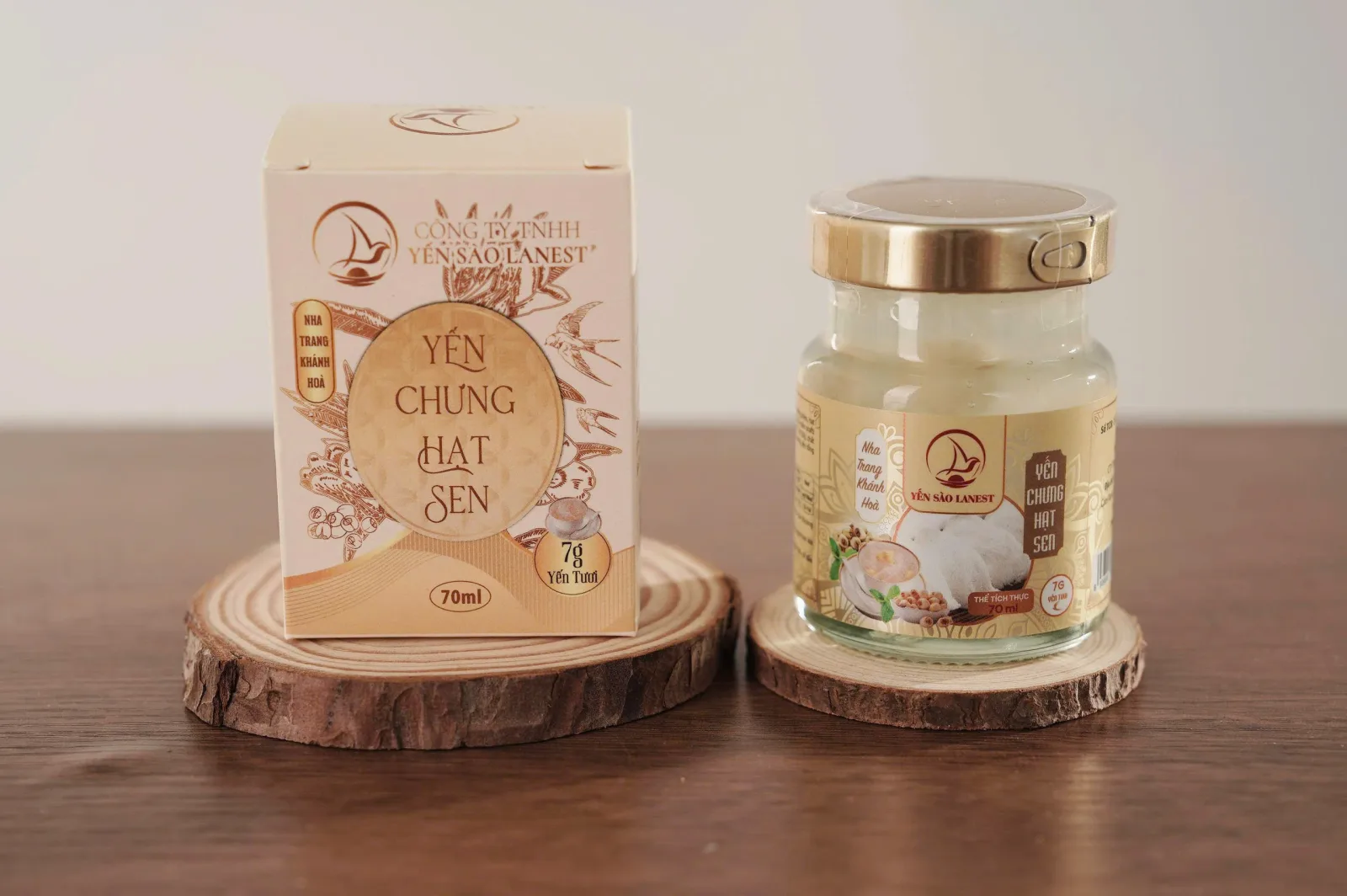 Yến chưng hạt sen Lanest